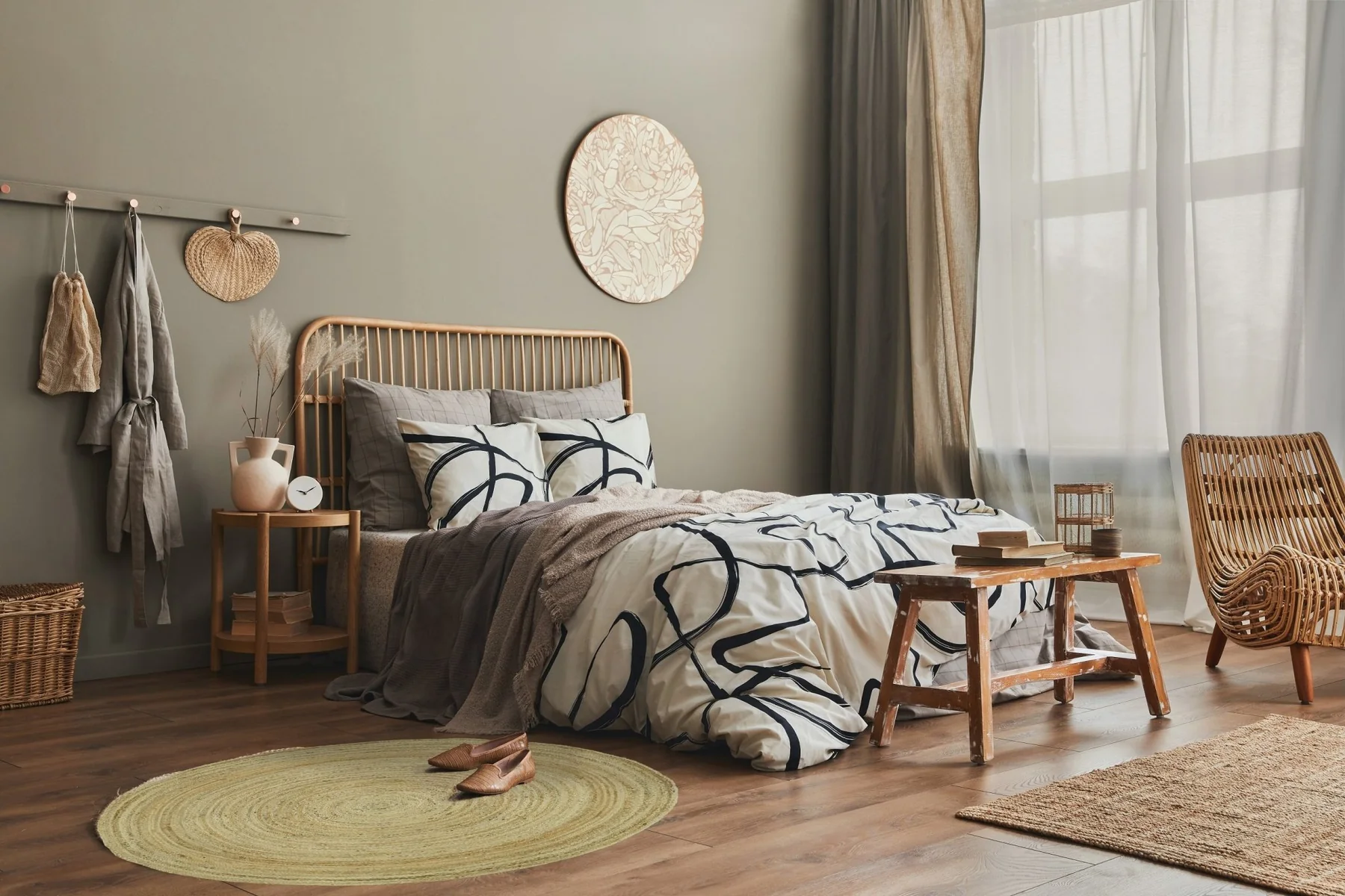 hand-braided-solid-round-natural-brown-jute-rug-