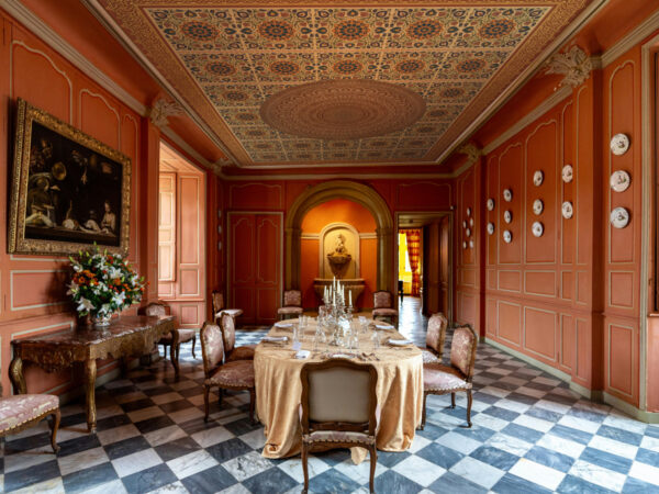 Heritance, Elaborate Traditional Symmetry Ceiling Design Mural