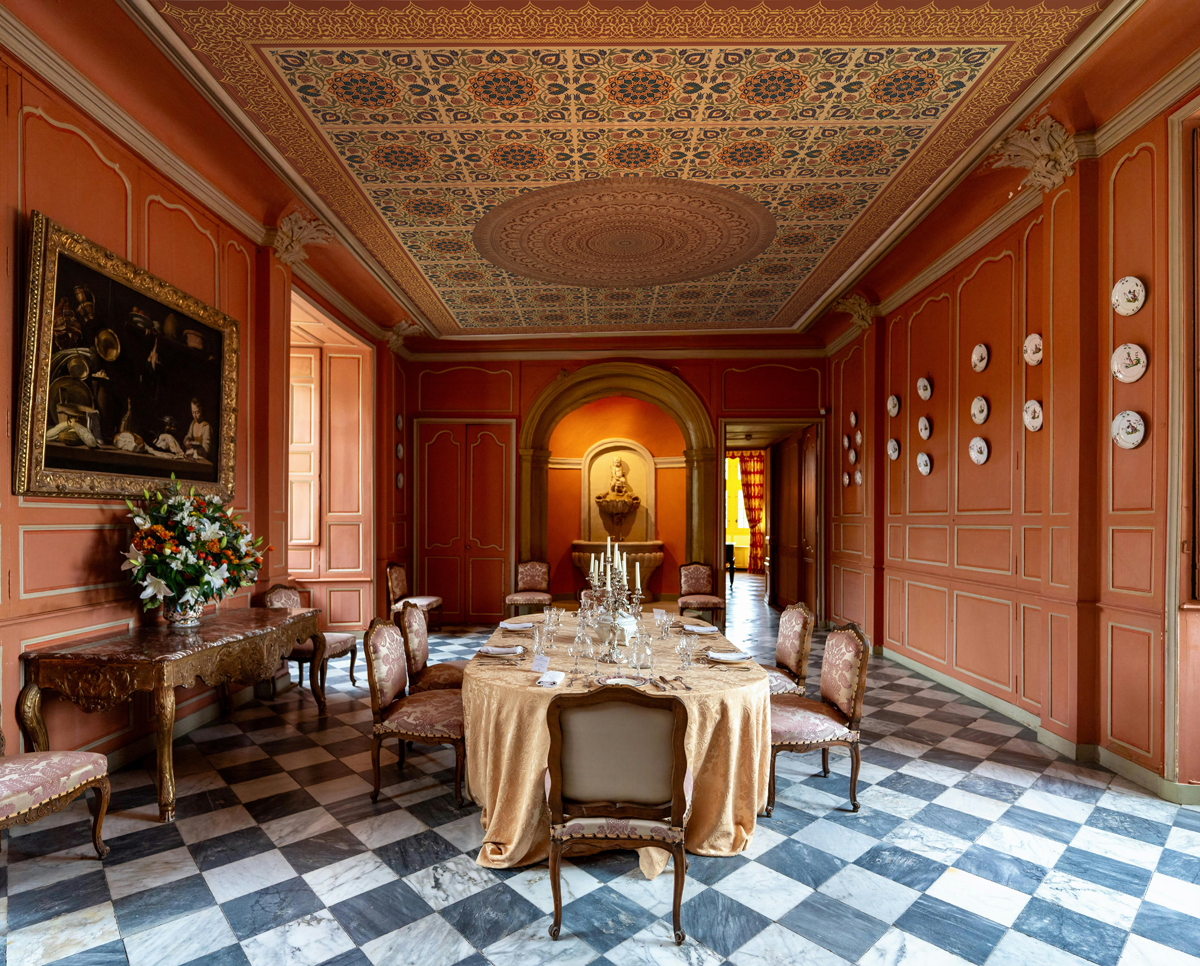 Heritance, Elaborate Traditional Symmetry Ceiling Design Mural